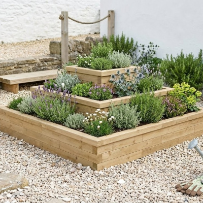 Bylinková pyramida / 2.25 x 2.25 x 0.95m