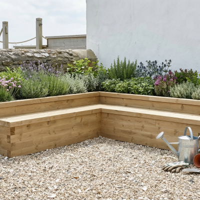 Velký záhon tvaru L s posezením / 3,75 x 3,75 x 0,65m