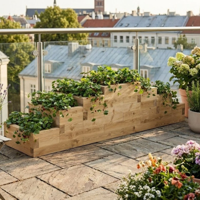 Stupňovitý záhon na jahody / 3 x 0.75 x 0.65m