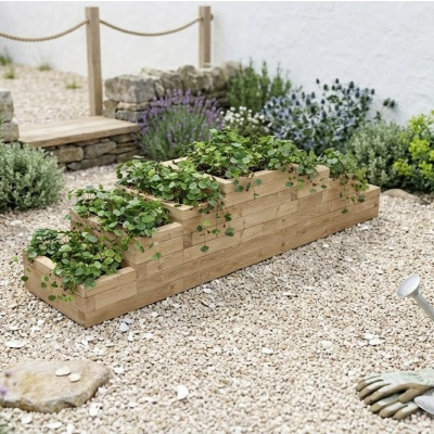 Stupňovitý záhon na jahody / 3 x 0.75 x 0.65m