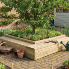 Dřevěný záhon s lavičkou a prostorem pro strom / 2,7 x 2,7 x 0,55m