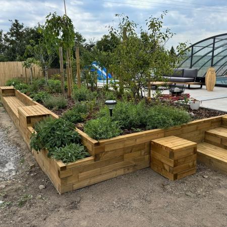 Opěrná zídka WoodBlocX proměnila svah