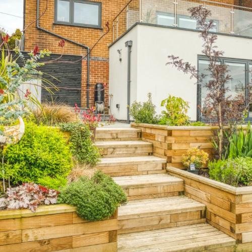 Lukášova opěrná zeď se schody