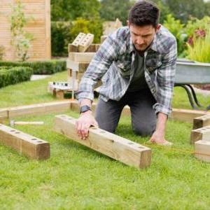 Nápady na truhlíky pro nudnou obdélníkovou zahradu s využitím WoodBlocX