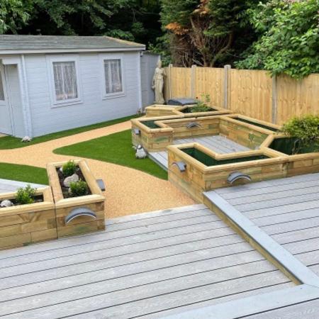 Nápady na vyvýšené záhony pro proměnu čtvercové zahrady