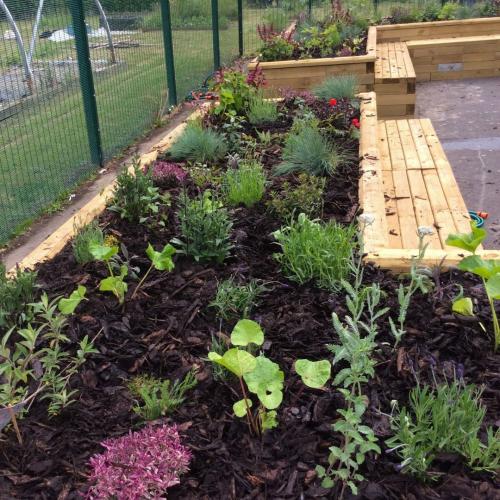 Vyvýšené záhony pro školní zahradu