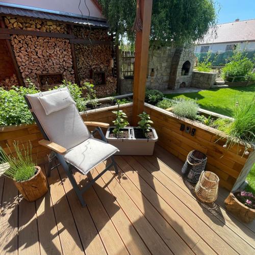 Záhon na terase, kde voní bylinky